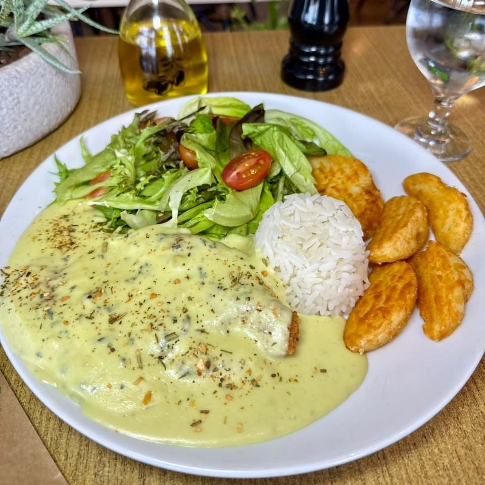 Filé de frango ao molho de ervas
